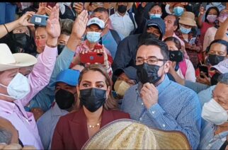 Acude Evelyn Salgado a dialogar con cetegistas que mantienen plantón en el edificio Juan Álvarez.