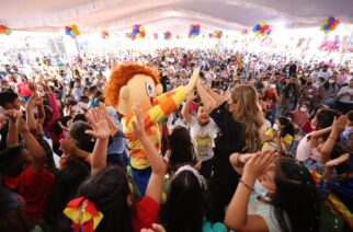 Gran celebración por el Día de la Niña y el Niño en la casa del pueblo de Guerrero