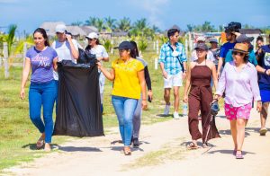 Organizó la SEJUVE brigadas juveniles para limpiar playas en los municipios de Benito Juárez y Copala