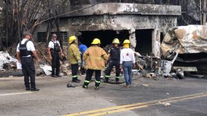 SPCGRO atendió volcadura e incendio de una pipa que transportaba gasolina en Avenida Escénica