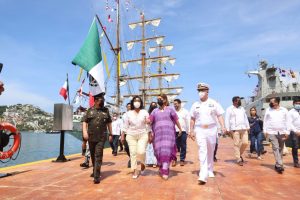 Asiste la Gobernadora Evelyn Salgado Pineda a la ceremonia de arribo del Buque Escuela Cuauhtémoc