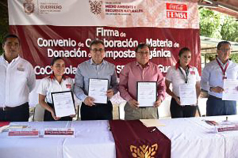 Firma SEMAREN Guerrero convenio de colaboración con coca-cola femsa para la donación de composta orgánica