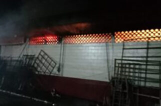 Bomberos del Gobierno del Estado sofocan incendio en el mercado de ciudad Altamirano