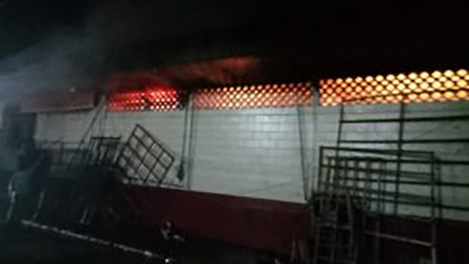 Bomberos del Gobierno del Estado sofocan incendio en el mercado de ciudad Altamirano