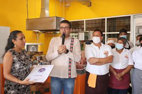 Entrega SECTUR Guerrero distintivo H al restaurante Chile, Maíz y Frijol de Acapulco