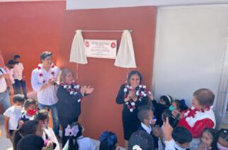 Entrega SDUOPOT obra de infraestructura educativa en la primaria Leona Vicario en Chilpancingo