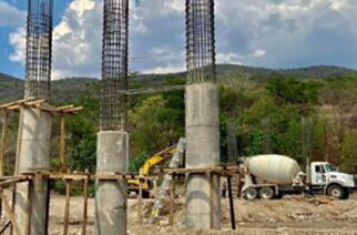 Avanza construcción del puente San Nicolás Zoyatlán en Xalpatláhuac, en la región de la Montaña