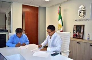 El director general del IGIFE, Benjamín Guinto Nava, y el presidente municipal de Iliatenco Eric Sandro Cantú