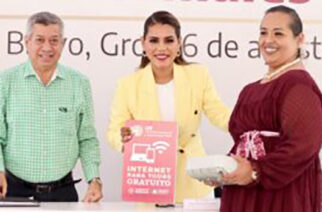 Entrega Evelyn Salgado recursos y equipo de internet gratuito a normales Guerrero