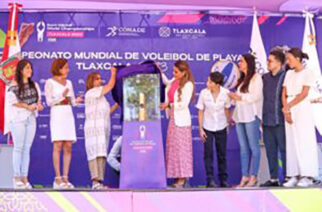 Recibe la gobernadora Evelyn Salgado el Trophy Tour del Campeonato Mundial de Voleibol de Playa Tlaxcala 2023