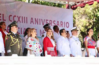 Preside Evelyn Salgado desfile por el 213 Aniversario del inicio de la Independencia de México en Guerrero