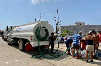 CAPASEG continúa con la entrega agua en pipas en las colonias de Acapulco