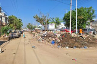 Personal de Obras Públicas Guerrero avanza en la apertura de las calles cercanas al Hospital de Renacimiento en Acapulco