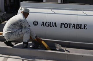 En Coyuca de Benítez entregaron agua gratuita a la población