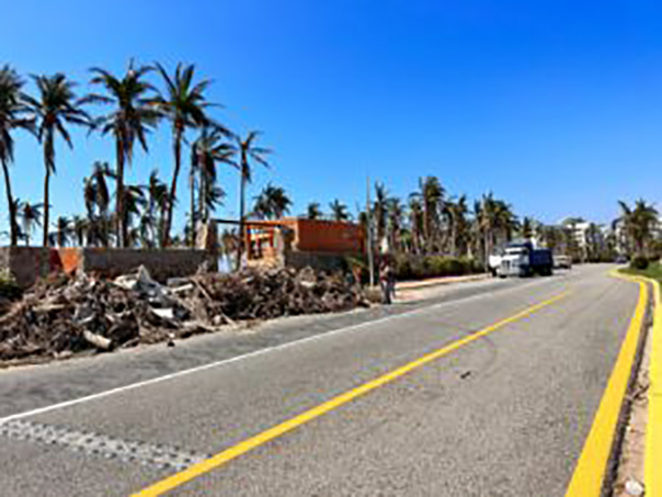 Personal de Obras Públicas continúa con la liberación del bulevar Barra Vieja