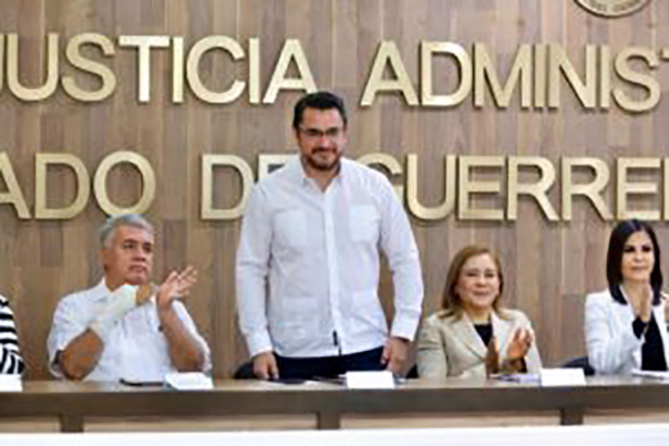 Asiste Ludwig Reynoso al Informe de Actividades del Tribunal Superior de Justicia Administrativa en Guerrero