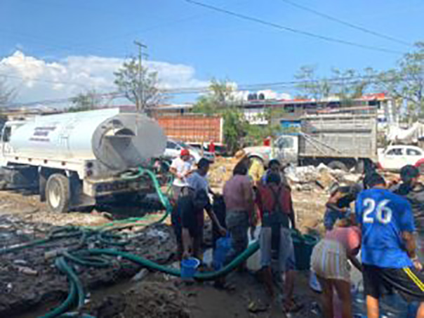 Gobierno del estado ha distribuido 30 millones 200 mil litros de agua, en más de 3 mil pipas durante la emergencia en Acapulco