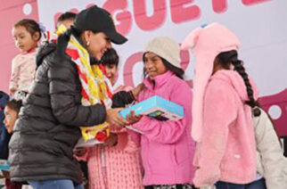 La gobernadora Evelyn Salgado y la presidenta del DIF Guerrero, Liz Salgado celebran “Día de Reyes” con niñas y niños de Llanos de Tepoxtepec