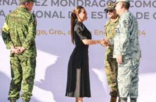 Asiste Evelyn Salgado a toma de posesión del nuevo comandante de la GN en Guerrero