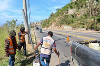 Continúa Cicaeg atendiendo el socavón en la Escénica en Acapulco